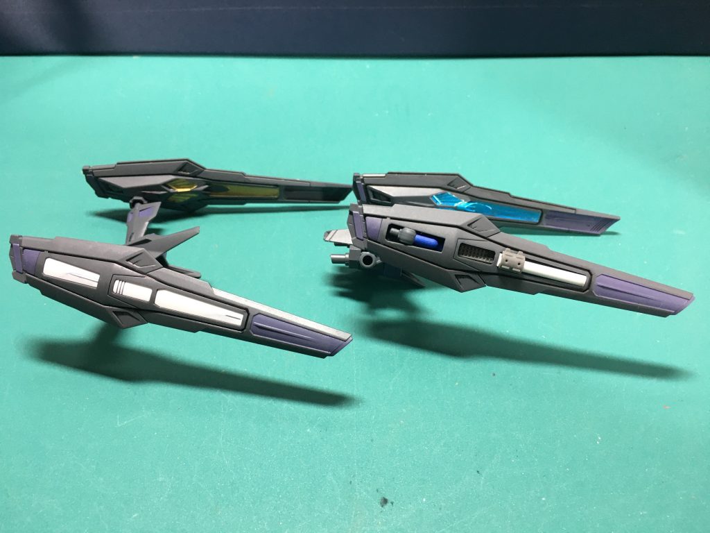 　アサルトブースターのバインダーはコトブキヤのM.S.G「メッシュプレート」を敷き詰めてからランナーやジャンクパーツを盛って穴を埋めました。可動部はKPS製のジョイントとボールデンアームアームズ付属のジョイントでつなげてます。　アサルトブースター下部にある穴は生きてるので、一応高機動ユニットとの合体もできます。