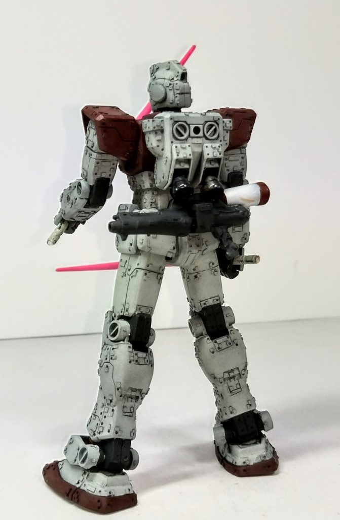 固定具を製作してビームガンを腰にマウントしました。