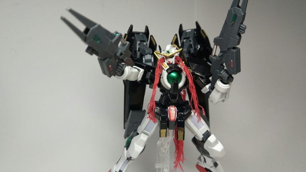 GNショートビームライフルダブルオースカイメビウスからの流用。火力が少し向上している。このライフル、オーライザーのバインダーの穴に無改造でマウントできることに気づきました。