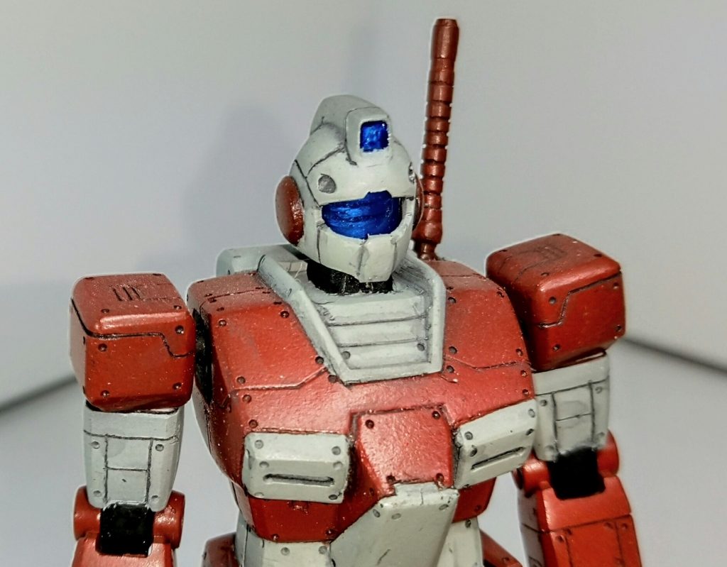 このシリーズの特色でガンダムの頭部を加工して小顔化しています！痛恨のミスで頭部バルカンを埋めてなかったので、その2の改修版で埋めます。