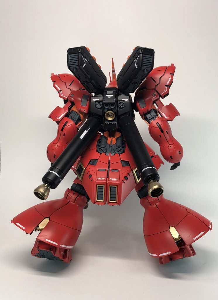 RGはディティールが多いので、ディティールをパテで潰して消しています。