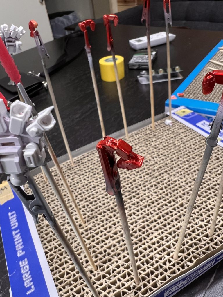 指も一本ずつマスキング塗装