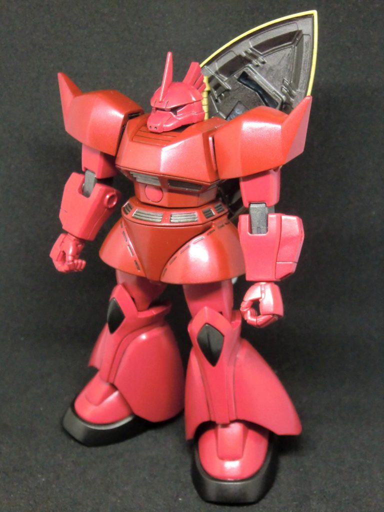 まずは基本の立ち姿から。画像では分かりにくいですが、今回は全身をメタリック塗料で塗装しています。暗めの赤部分は、下地黒+メタリックレッド明るめの部分は、下地白+メタリックレッド(にホワイト少量)その他はいつも通り、焼鉄と黒鉄を。一部にフラットアルミを初めて使ってみました。