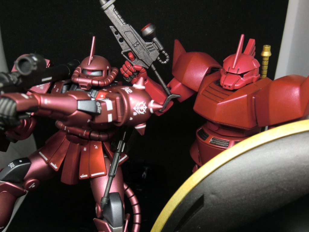 最後に、2機の並びをこの違いwww我ながら笑ってしまいますね(´艸`*)初エアブラシ塗装子供の頃憧れていた(当時は手が出せない額だった)事を大人になった今出来たというのは、どうにも感慨深いです。パーツの破損を見逃していたり、クリアレッドの吹き加減が違ってて微妙に色の差が出たりと、決して100点ではありませんでしたが、それでもやりたかった事が出来たという満足感と達成感は凄いです!今回でラッカー塗料のキツさも分かったので、これからは特殊塗料でない限りはいつも通り水性で塗っていこう思います。大事なのは、ラッカーも扱える環境が整っているということですから!さて、次は何か大きいものが作りたいところですね!ここまでご覧いただき、ありがとうございました。まだまだ下手くそですが、👍ボタンとフォローをしていただければ嬉しいです!3/22 タグを修正しました。