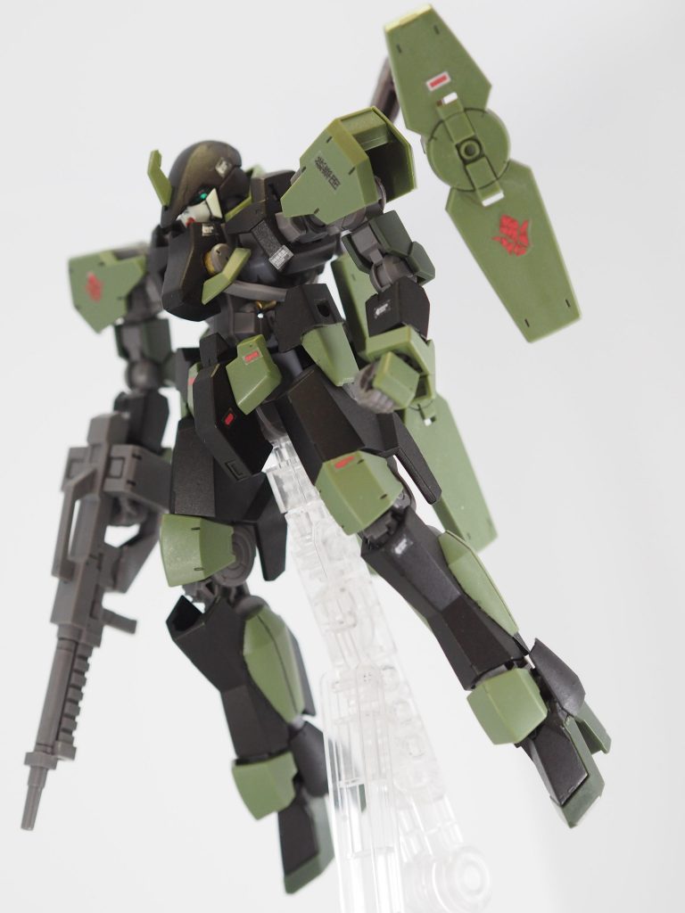 少し小さいシールドですが、アームで稼働するアイデアが良い感じで満足しています。