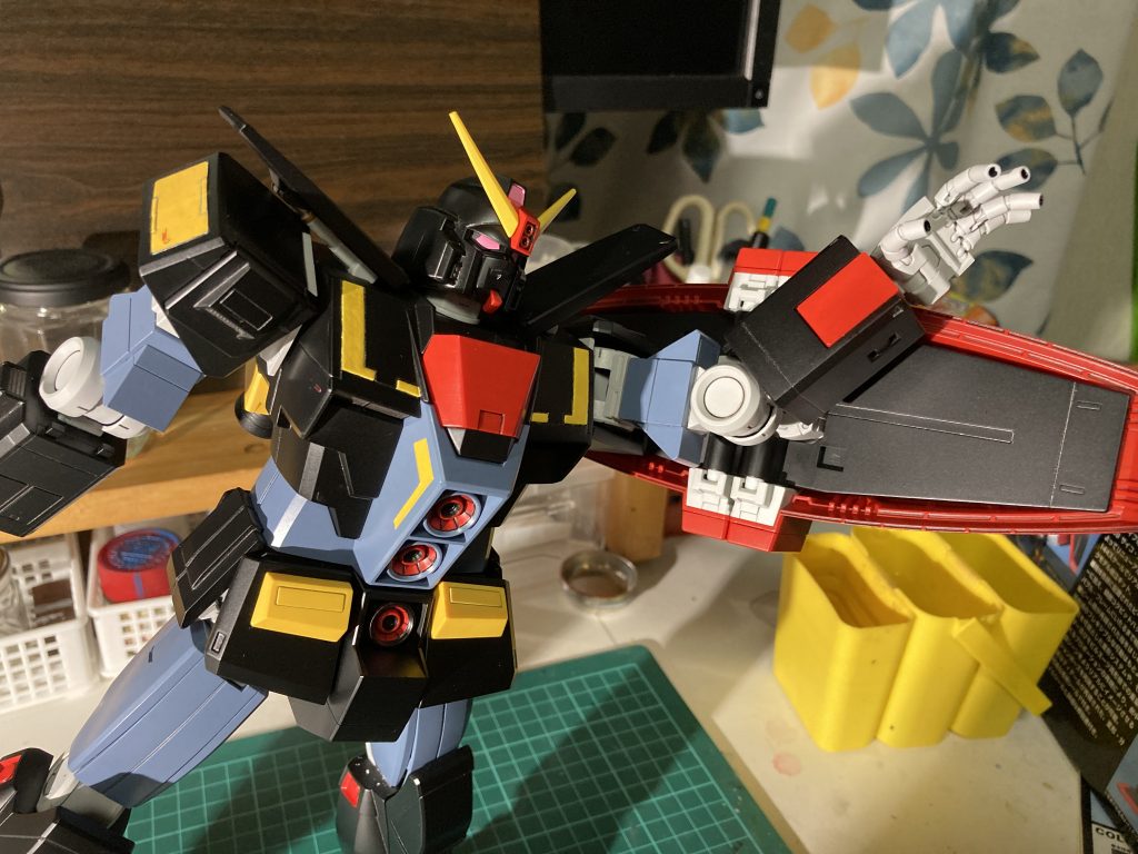 このサイコガンダム、PayPayフリマで送料込み6,500円で購入しました。定価が5,500円なので、このサイズだし差額の1,000円は送料分で納得出来る範囲かと思いました。運良く買えて良かったと言えばそれまでですが…昨今のガンプラ転売問題の根本に感じるのは、法規制されていないものに対してモラルが働かなくなっている人がわんさか増えた、そんな現代社会・現代日本になってしまったんだと悲しくなりました。こんな事言ってるのは立派なオッサンになった証ですね笑長々とお付き合い頂きありがとうございました!