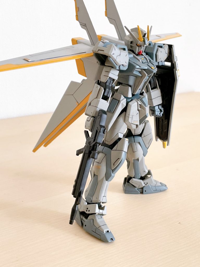 羽根が水平だったり、垂直だと写真映えが難しいのが判明…🥲正面からだと羽根がほとんど見えない…