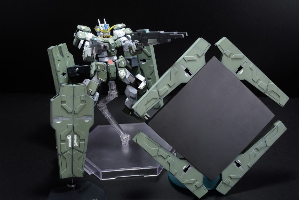 せっかく磁石を内蔵したのでホルスタービットを劇中のように展開するためのスタンドも作りました。