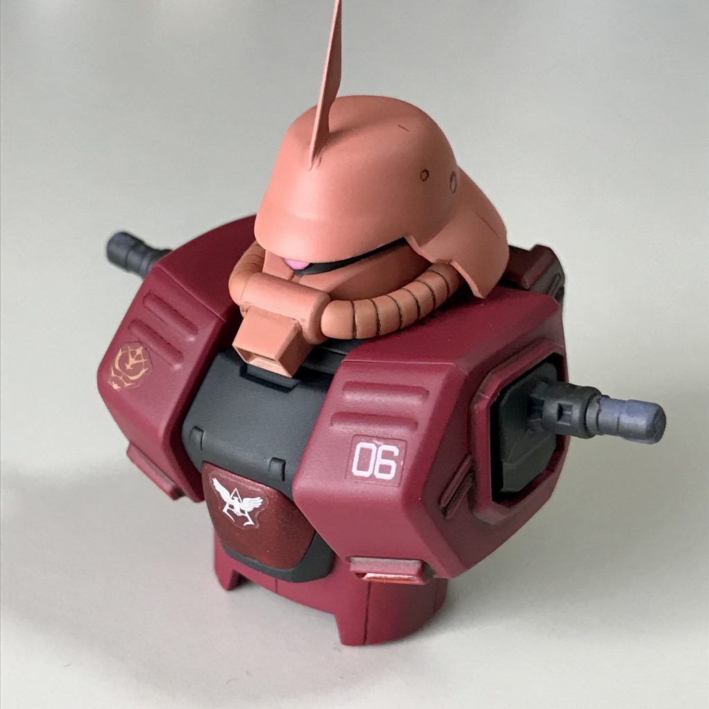 メインはシャアレッド、シャアピンク、ジャーマングレーの3色です。デカールは他のキットの余りです。