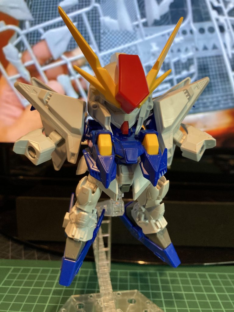 顔部分は額内部の凹凸を削り額が目の部分に被る様にしました。腕は加工無しでCSフレームへ