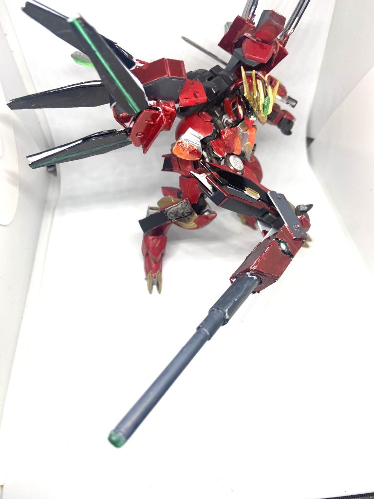 GNグラントンファー大型のトンファー型の武装振り下ろした際GN粒子を乗せ威力自体を強化する武装中心にコンデンサーが乗っているため粒子を貯蔵することも可能、画像でみたアスモデウスのグラントンファーを元に自作したもの。(アスモデウスはまだ発売されてないため)