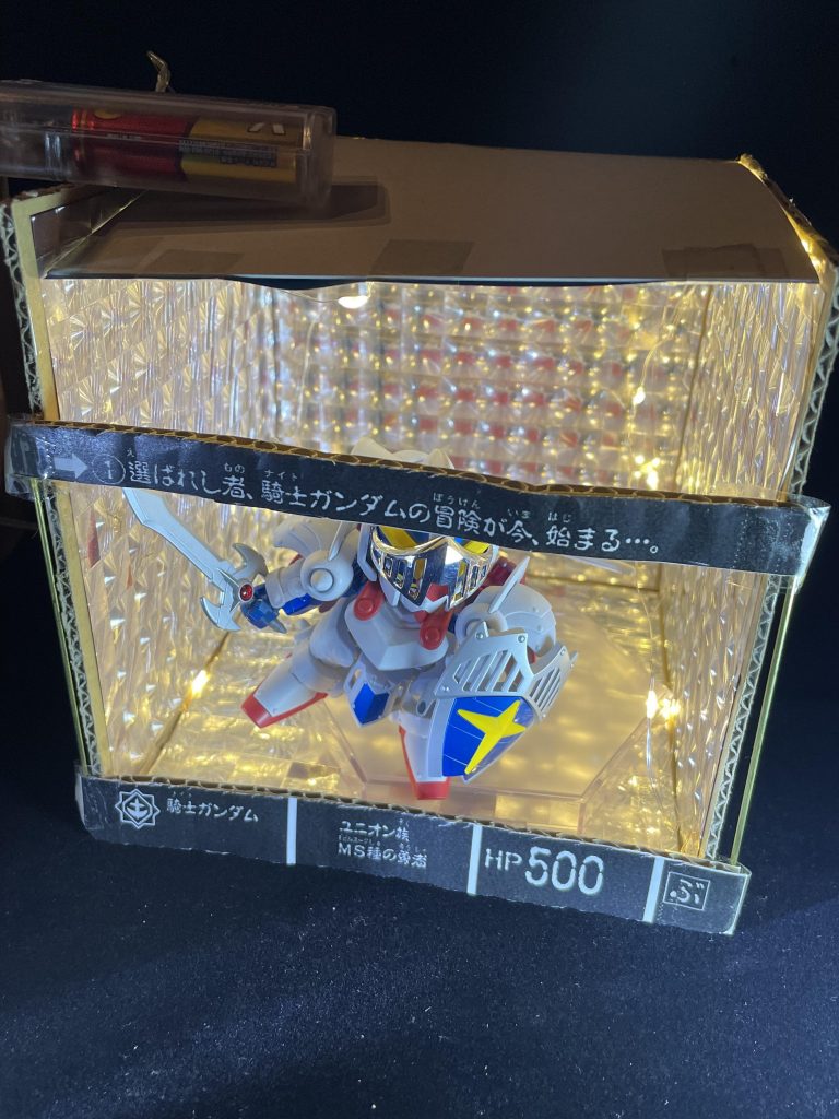 ダンボールとキラキラ折り紙、100均の電飾で専用ブース作りました(*^^*)