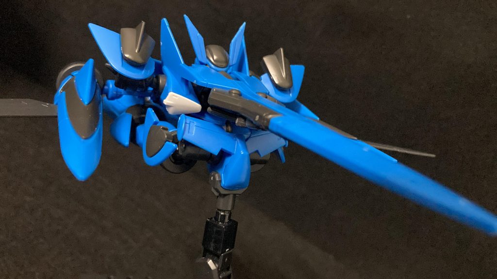 ソルブレイヴス隊各機!スタンドマニューバと共に散開!弔い合戦だ!