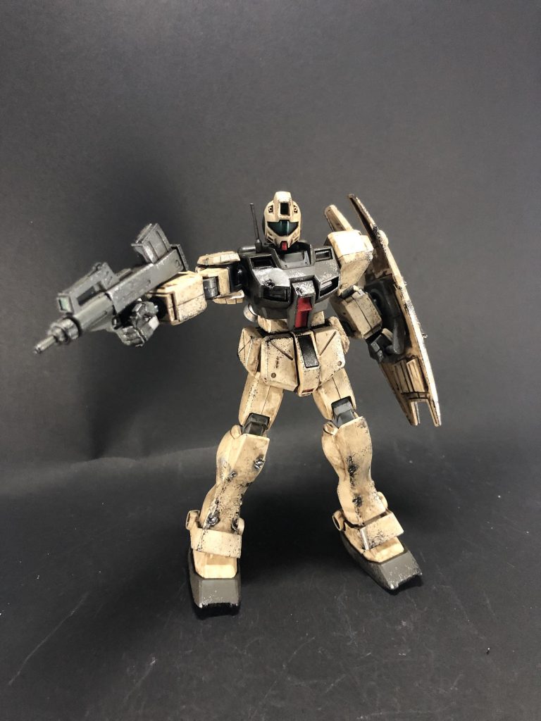 合わせ目消し、ウェザリング、ハンダゴテによるダメージ加工を行っています