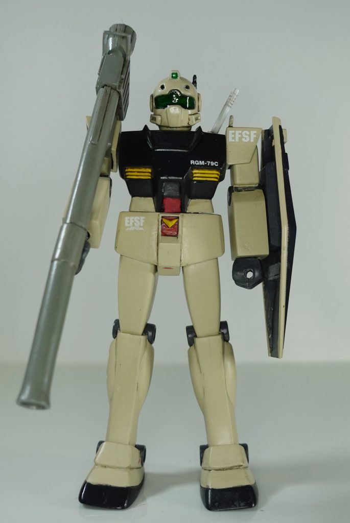 ジム改の特徴的な頭部、胸部、腰を中心に初期ジムのデザインからのMSV的なアレンジをしてみました。