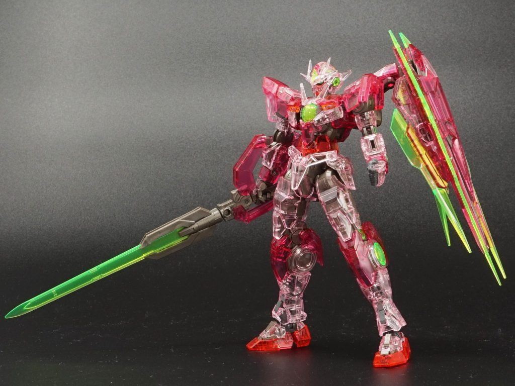 エクシアに通ずる、スラッとしたプロポーションです。ダブルオー系列の最後発だけあってか、アドヴァンスドMSジョイント使う箇所が大分減っていました。