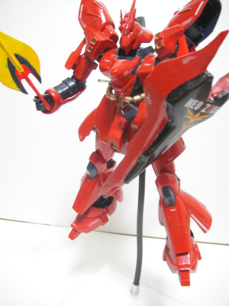 シールドは元キットを芯にしてプラバンとエポパテで大型化