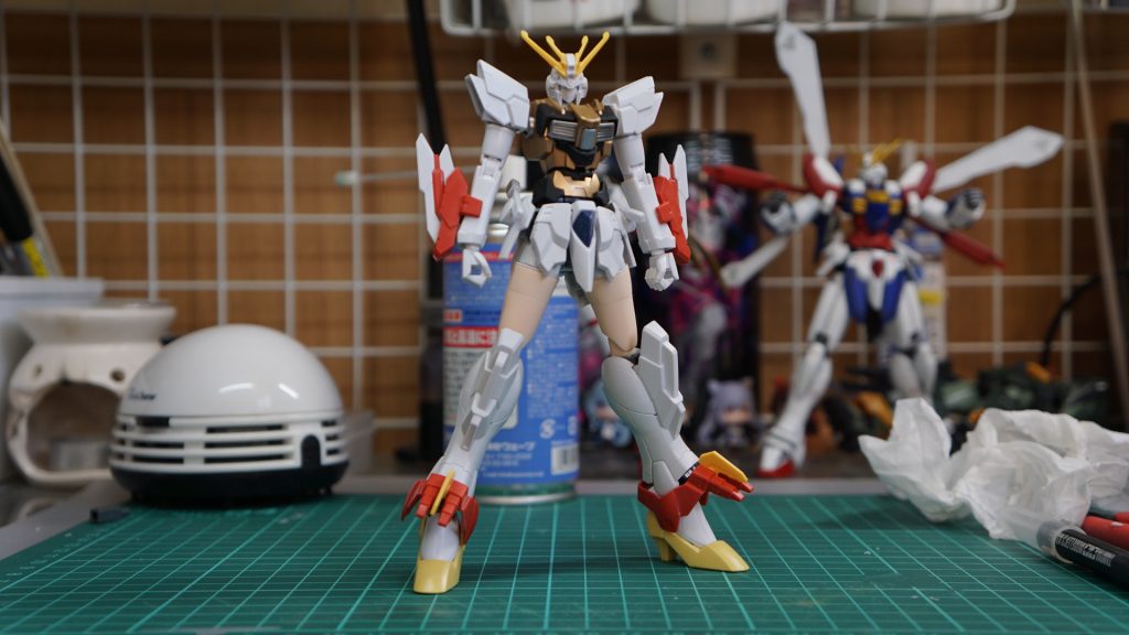 胴体はシュバルツリッターから、腕はすーぱーふみな、太ももとヒール足はういにんぐふみなからそれぞれもってきてます。やってみたら足長くなりすぎてメチャクチャ気持ち悪くなっちゃったので、大分短くして今の状態になってます。