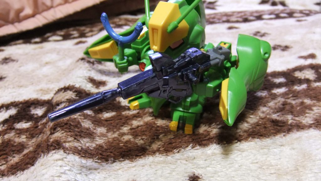 これまた昨年の福袋景品なユニコーンからビームマグナムを奪って持たせてますな。