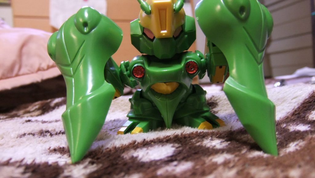 机の上が散らかってたのか何故か絨毯の上で撮影・・・背景とか構図とか教えるべきか自由に好きにさせるべきか悩ましいw