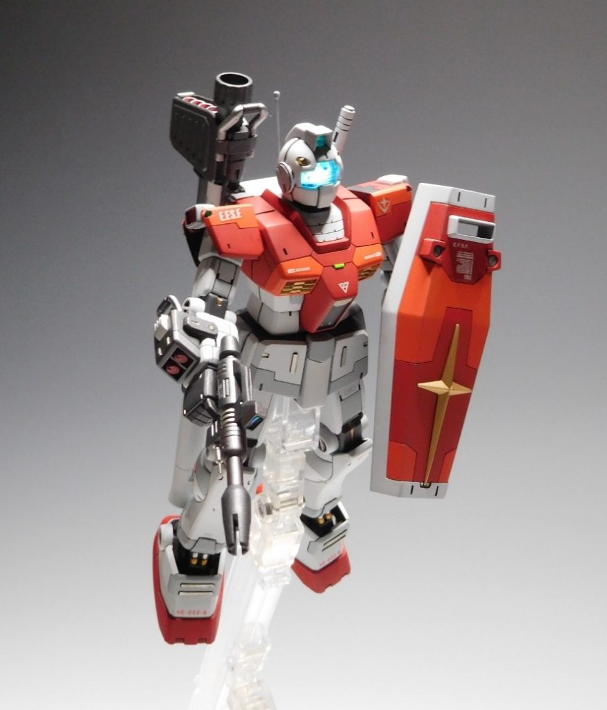 【宇宙で作戦遂行中イメージ】今回のカラーリングはガンダムカラーのホワイト・レッド・グレー連邦系、挿し色はガイアカラーのスカーレットです。