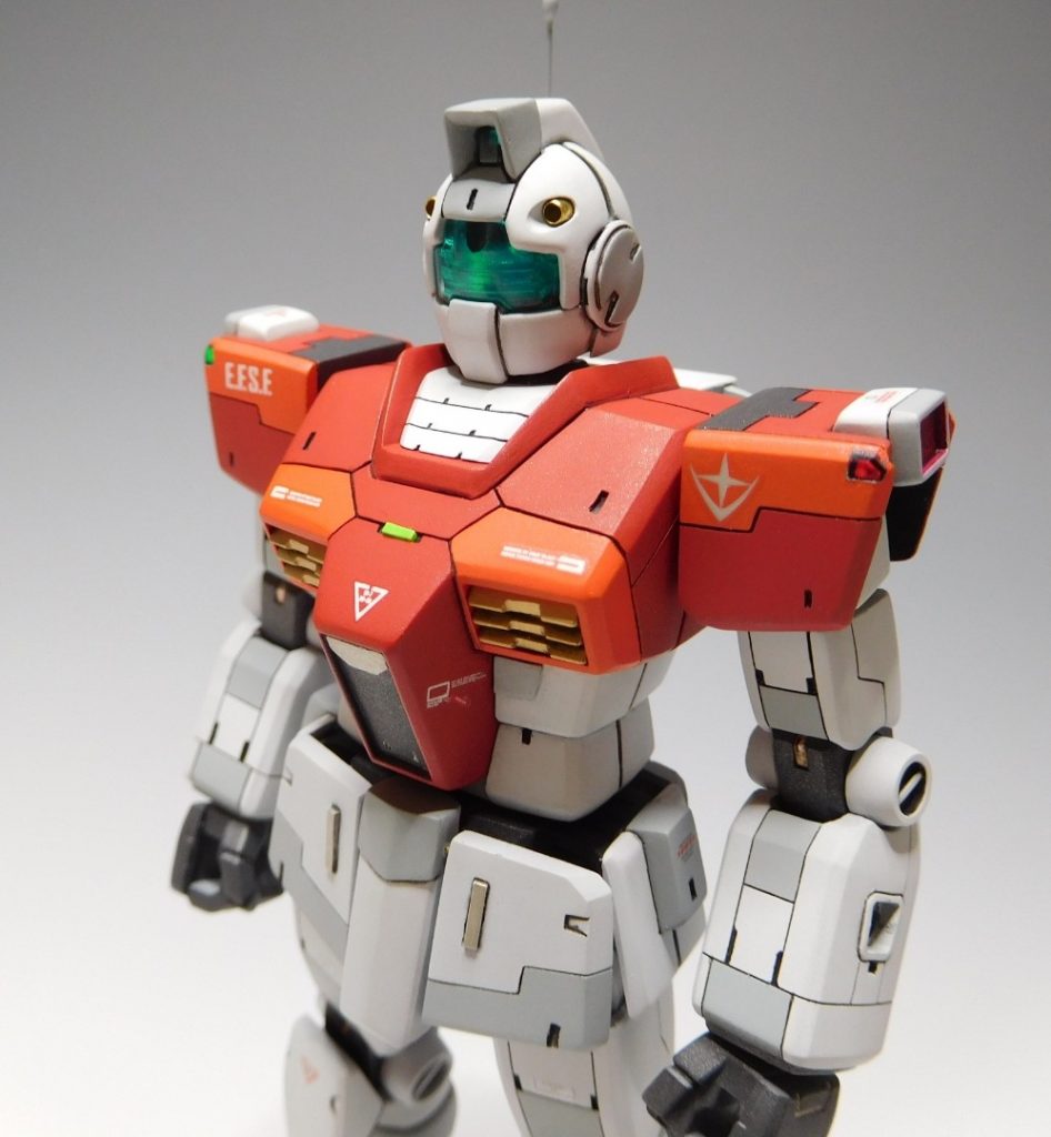 【LEDオフ】頭部メインカメラの中に百均の装飾テープを貼ってます。他にはトカサの拡大・アンテナ追加・側頭部形状変更してます。