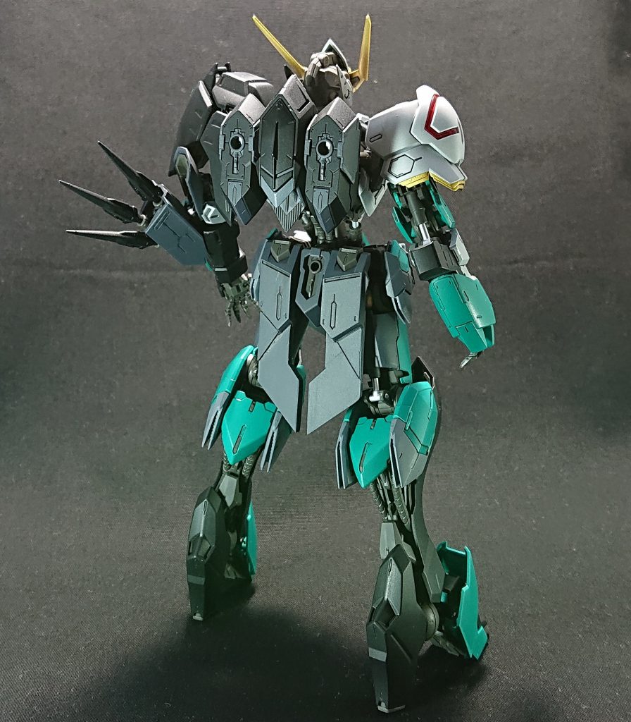 MGのバルバトスを改造、ミキシングして作りました。プレバンのバルバトス用拡張パーツをミキシング。フロントアーマーとリアアーマーにプラ板を追加して少しだけ印象を変えました。カラーモチーフは仮面ライダーアマゾンズのニューオメガです( ´ω` )/