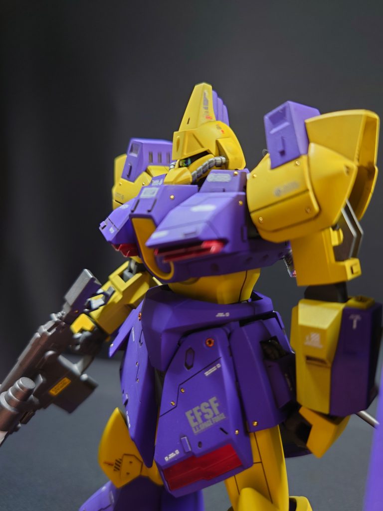 モノアイも光るパーツに変更です。