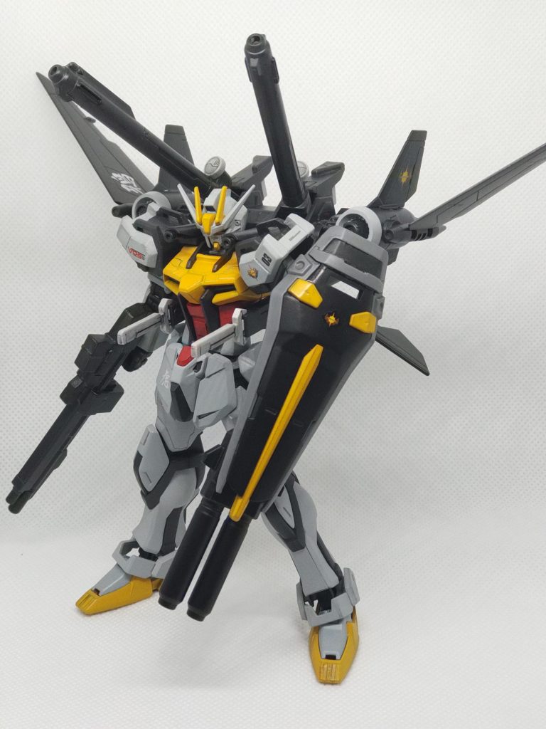 機体設定として、オーブに回収されたストライクが訳合って、どっかの鷹にところに行かずどこかの砂漠の虎に流れて行ったという設定で制作しました。