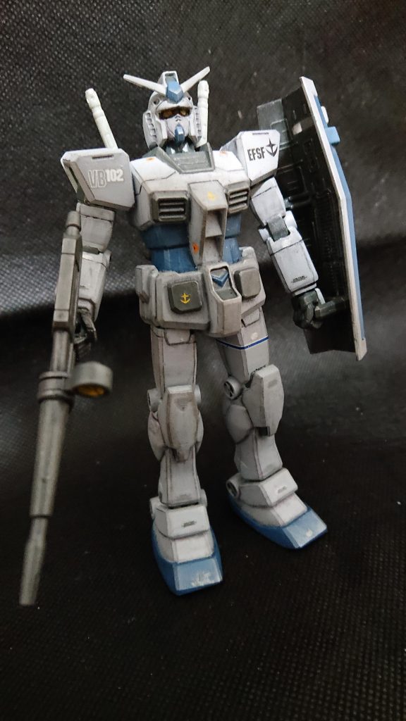 リアルタッチマーカーのグレー2でスミ入れ&微汚し、シャーペンでエッジをこすって、ウェザリングマスターのシルバーとガンメタルでさらに微汚し。