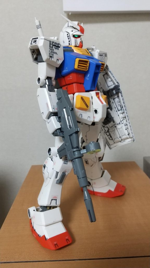 素立ちでパシャリ。所々デカールが剥げてるのは愛嬌と言うことでww（こすって貼るタイプのデカールは初めてなのでwww）