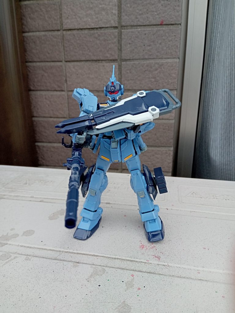 狙い撃つという感じのポージングしてみた。