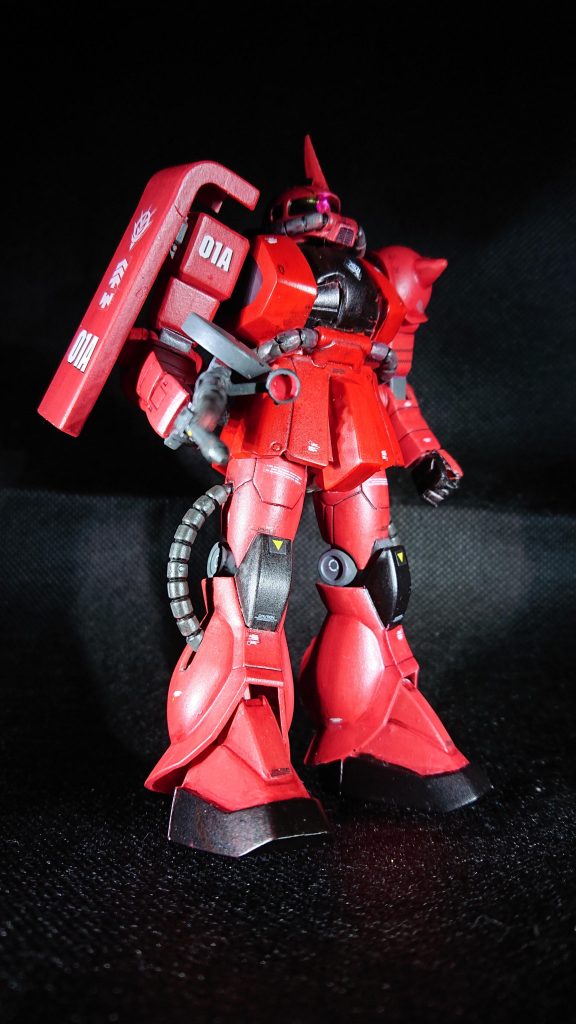 立像ライトアップ風。シールドが作成中に1歳半の次男に捕まり踏まれた。