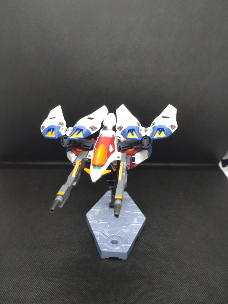 ホイルシールも中央クリアパーツ内以外はスプレーとガンダムマーカー直塗りです。