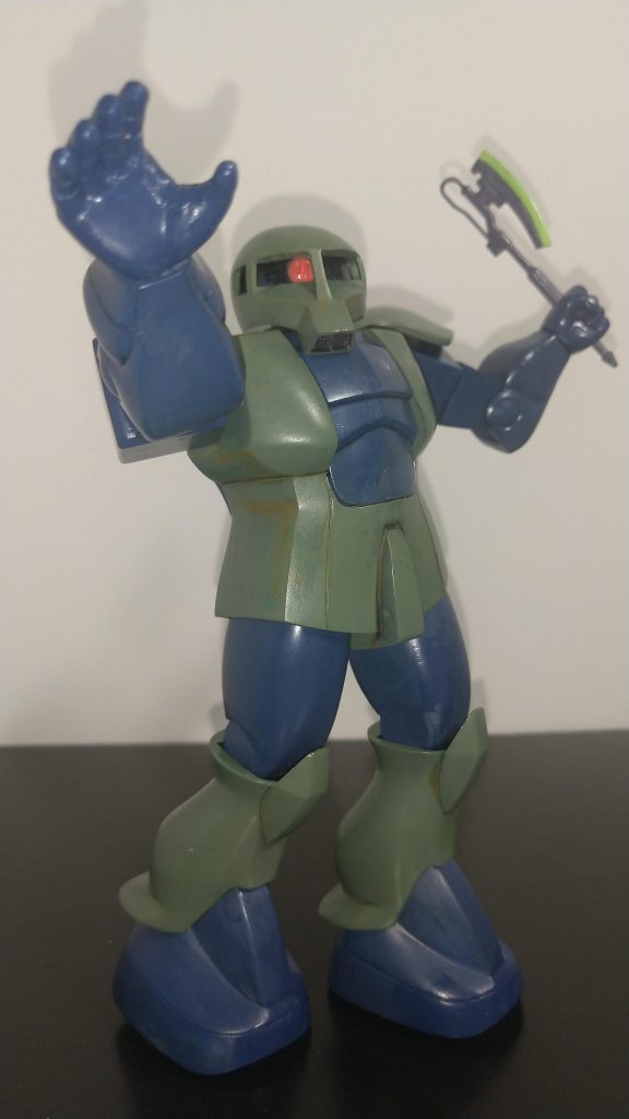 ポーズは苦しいけどこの構造だからこそ絵になる気がします。なおマシンガンと専用の手は放置中。