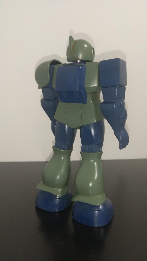 下地は塗らずに合わせ目消しと塗装のみです。以前に同じ旧キットのアッグを作った身としては、かなり作りやすい印象でした。