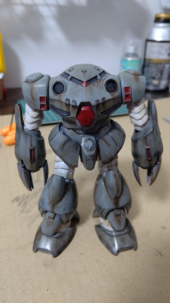 成型色仕上げで、ウェザリングと日焼けを塗装の劣化をイメージしてウォッシングで仕上げてます。