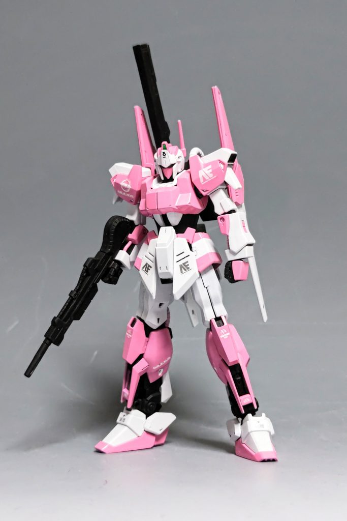 百式そのままの武器です。装甲素材はガンダリウムδ合金。予算の関係上、ビームコーティングはされていない。