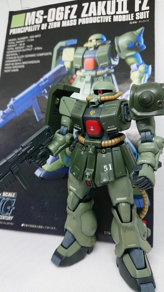 最後は説明書と、今回概ね自分の理想のザク2改に仕上がりました。参考にさせて頂いた方々ありがとうございます。このキットがきっかけでガンプラ熱が再燃しまして、感謝してます。以前も投稿しましたが、幼少期に親戚の家で見たLDが「ポケットの中の戦争」でした。故に初めて見たアニメの動くザクがこの機体です。