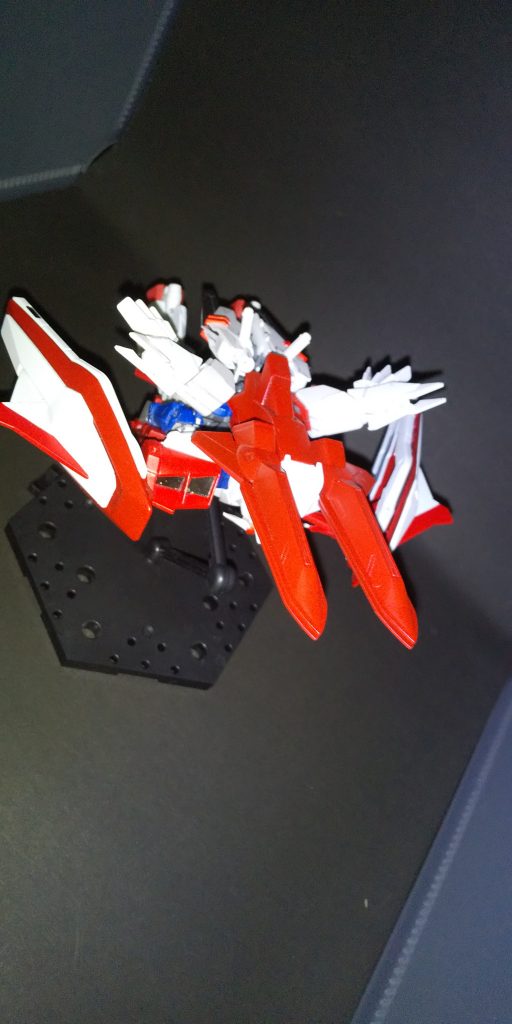 LOブースターの高速飛行形態バックパックのスラスターを折り畳むだけですが、これくらいの変形の方が楽で良いと思っちゃうこの頃