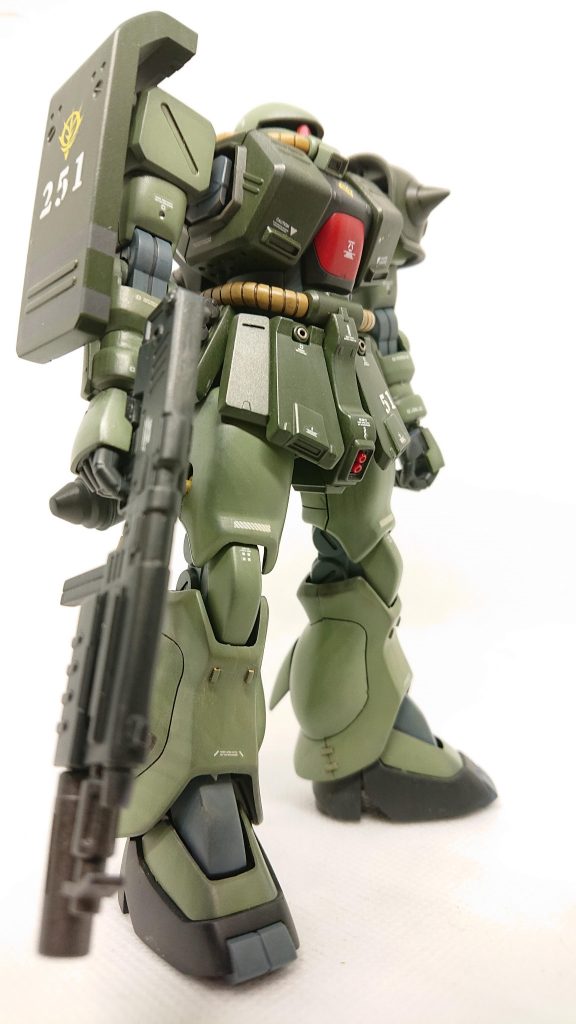 マシンガンはキットの物は大きすぎてサイズ変更、実銃でも同じ名前でも型式によって大きさが変わることもありますが、今回はF2の物に合わせました。機体色も少し薄目をチョイス