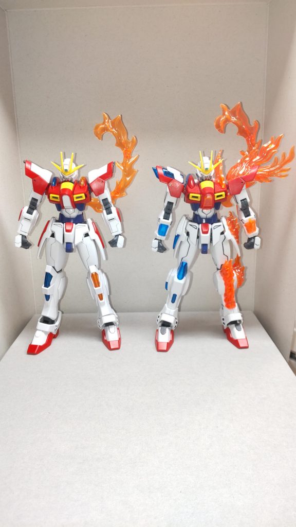 写真少ないんで、過去作トライバーニングガンダムと並べて意外と違いますね！