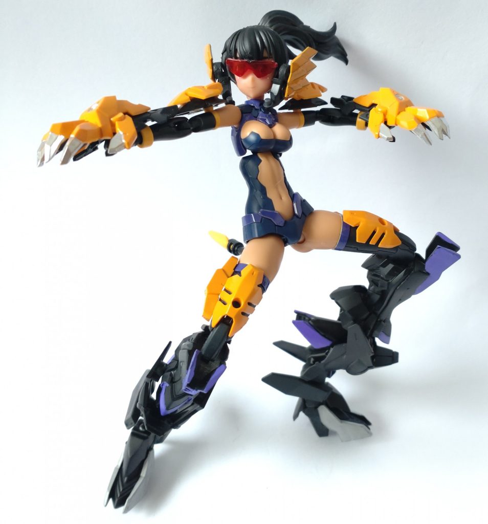 アーマー類を外して、ダブルリベイクの脚部を展開し通常のジャガーマンを再現(したつもりです)。劇中とある事情でバイザーを付けているキャラなので、創彩メガネのバイザーを赤いクリアで塗装してかけさせてみました。ご閲覧、ありがとうございます。