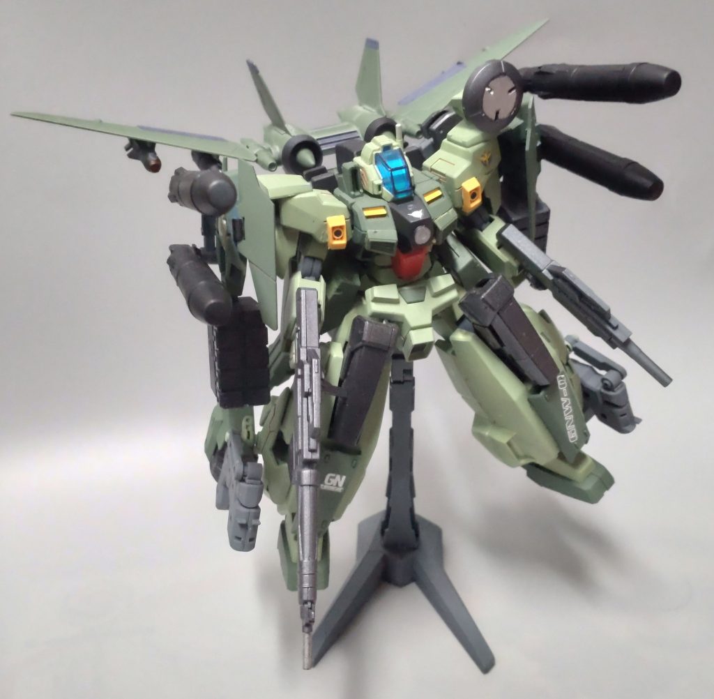 肩にダブルオーダイバー、足回りにマシンライダー、バックパックはウィンダムの物がメインの追加パーツになります。