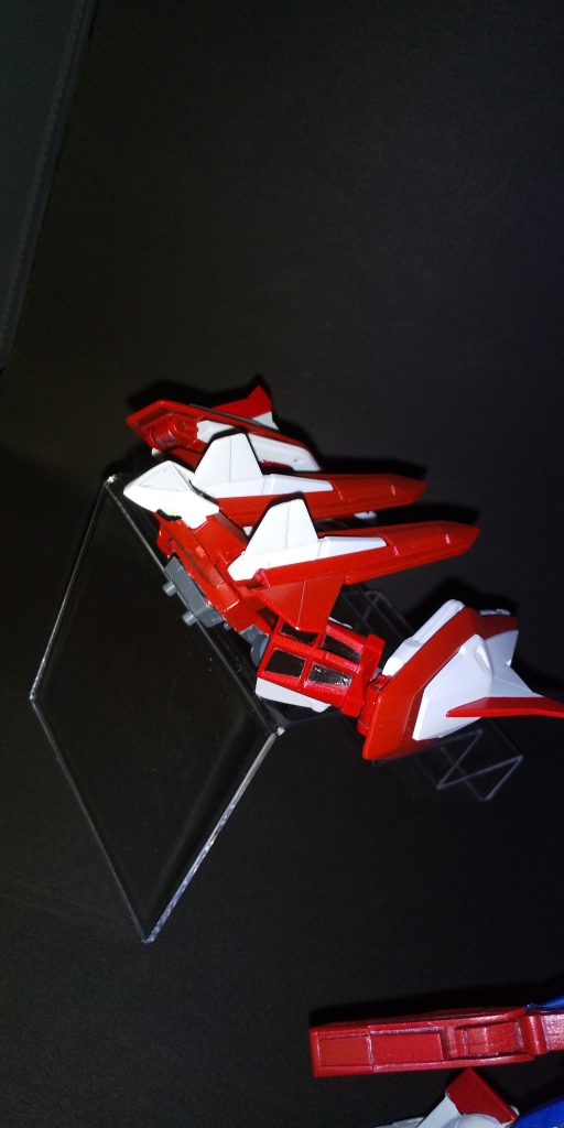 肩アーマーは付け替え可能でサポートメカ側にLOブースターの肩アーマーを取り付け可能ですサポートメカの囮とか出来そう