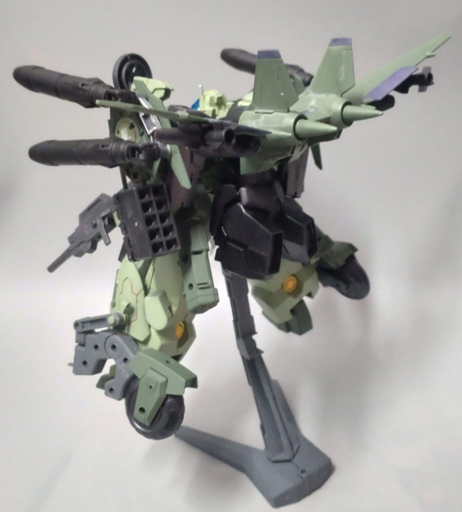 セラヴィーバックパックのガンダムフェイスオープンはオミット、代わりに露出したポリキャップにウィンダムのパックがそのまま付けれました。