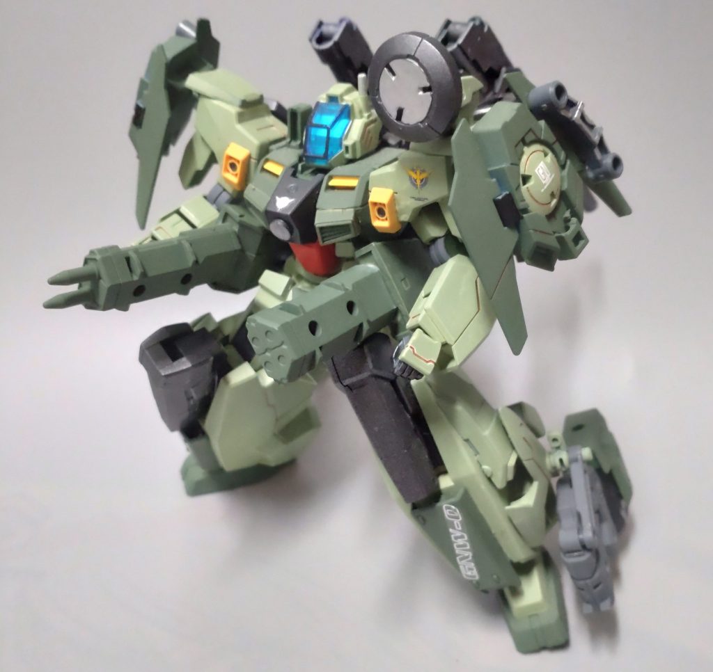 接近された時用で腰にマイクロミサイルとバンカー的な武器をセットしました。