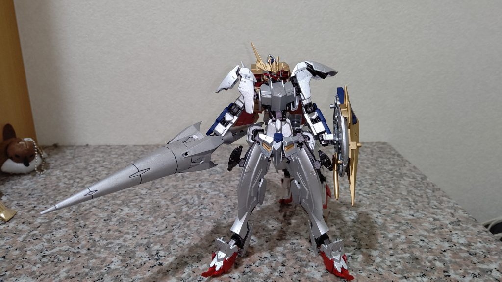 ガンダムバルバタウロスをベースに、初めてのミキシング?に挑戦してみました。元々はバルバタウロスにバルバトス第6形態とMSオプションセットの武装で重武装バージョン作る予定だったのですが、謎の天啓によりナイトガンダム風(厳密にはナイトガンダムケンタウロスモード風)に作ってみました。