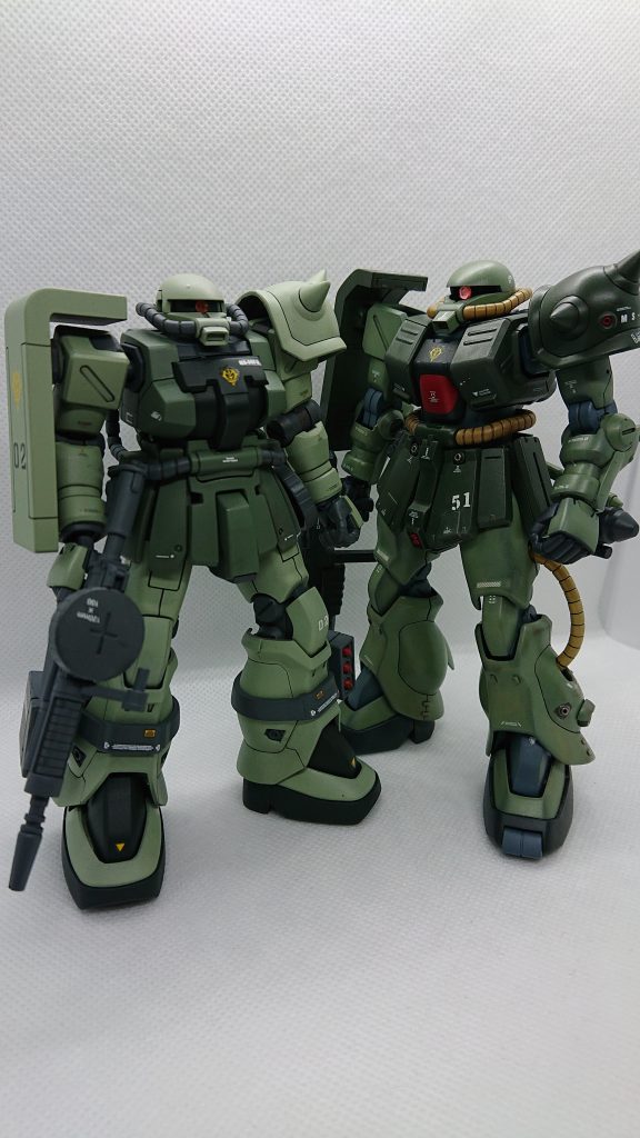 似てる似てると言われますが、並べると全然違いますね。ちなみに脚部の提供を断られた機体は息子の部屋の守備をしています。