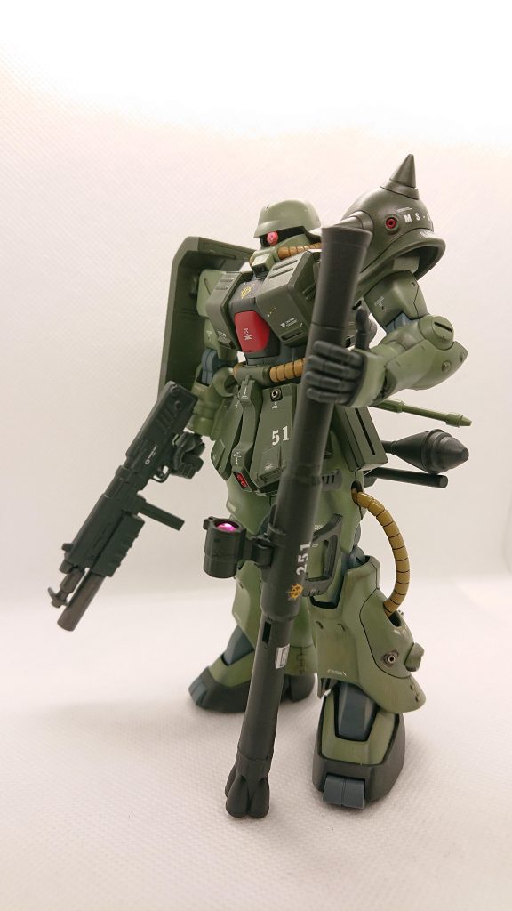 新作のＦＺ、ザク２改です。今回は撮影用におめかししてフリッツヘルムに換装してます。所々好みのスタイルに改修しています。